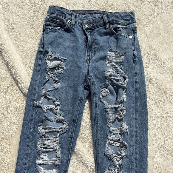 American Eagle Distressed Mom Jeans Sz 0 Short | Ripped Y2K Denim Aesthetic - Picture 2 of 7